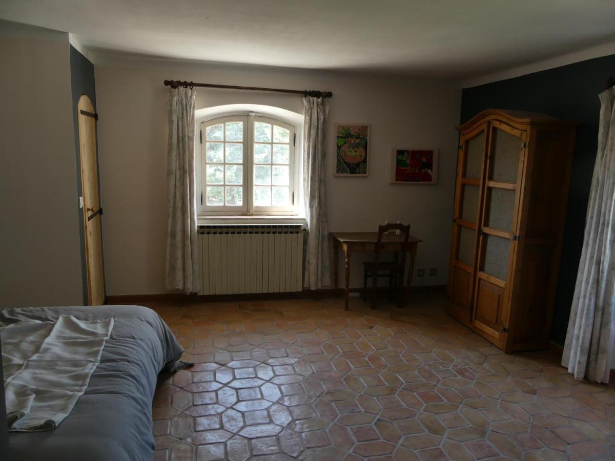 Le Charme D'Une Vieille Bastide Provencale Solliès-Pont Δωμάτιο φωτογραφία